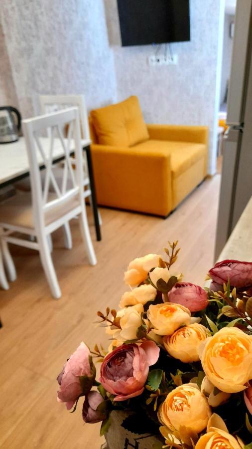 Yellow Apartment Tbilisi Ngoại thất bức ảnh