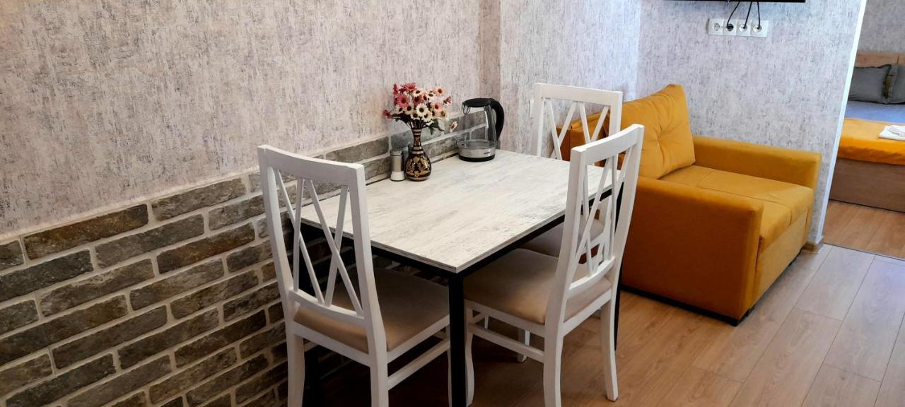 Yellow Apartment Tbilisi Ngoại thất bức ảnh